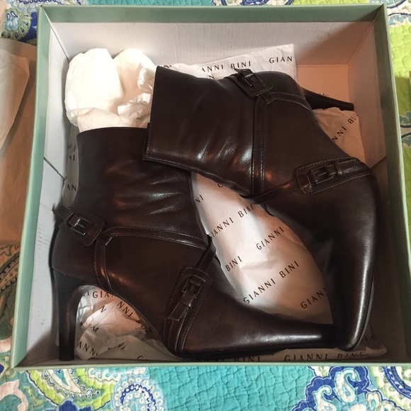 Gianni Bini Shoes - Gianni Bini brown leather bootie heels size 7.5